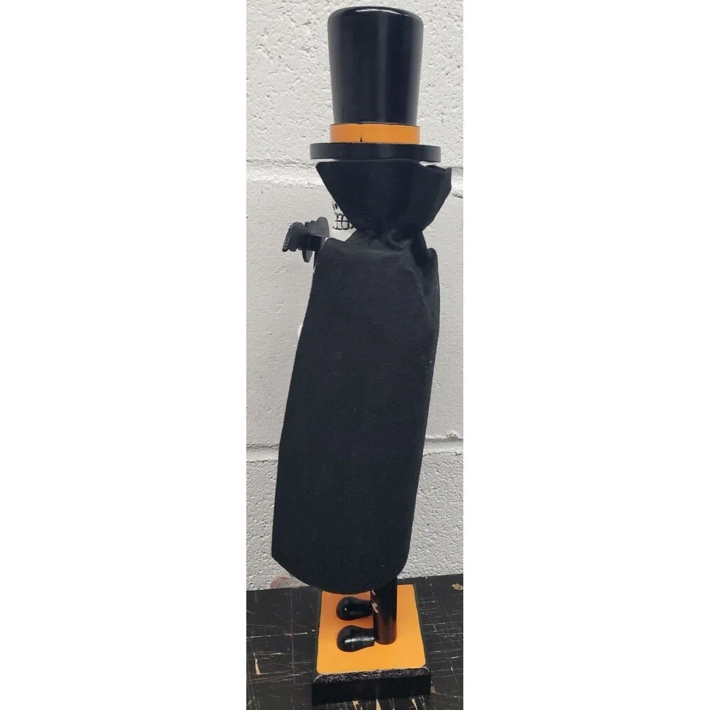 Wooden Nutcracker, 15